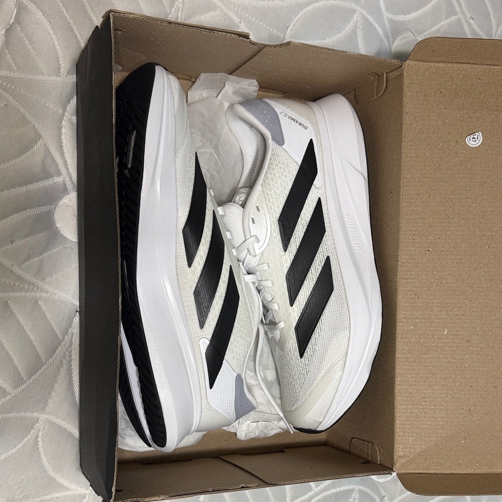 NWT Adidas Men's Durango SL2 Black and White Sneakers